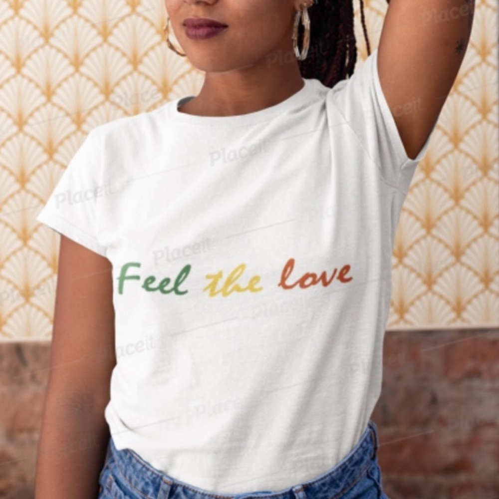 Feel the Love Organic T-shirt in white and black